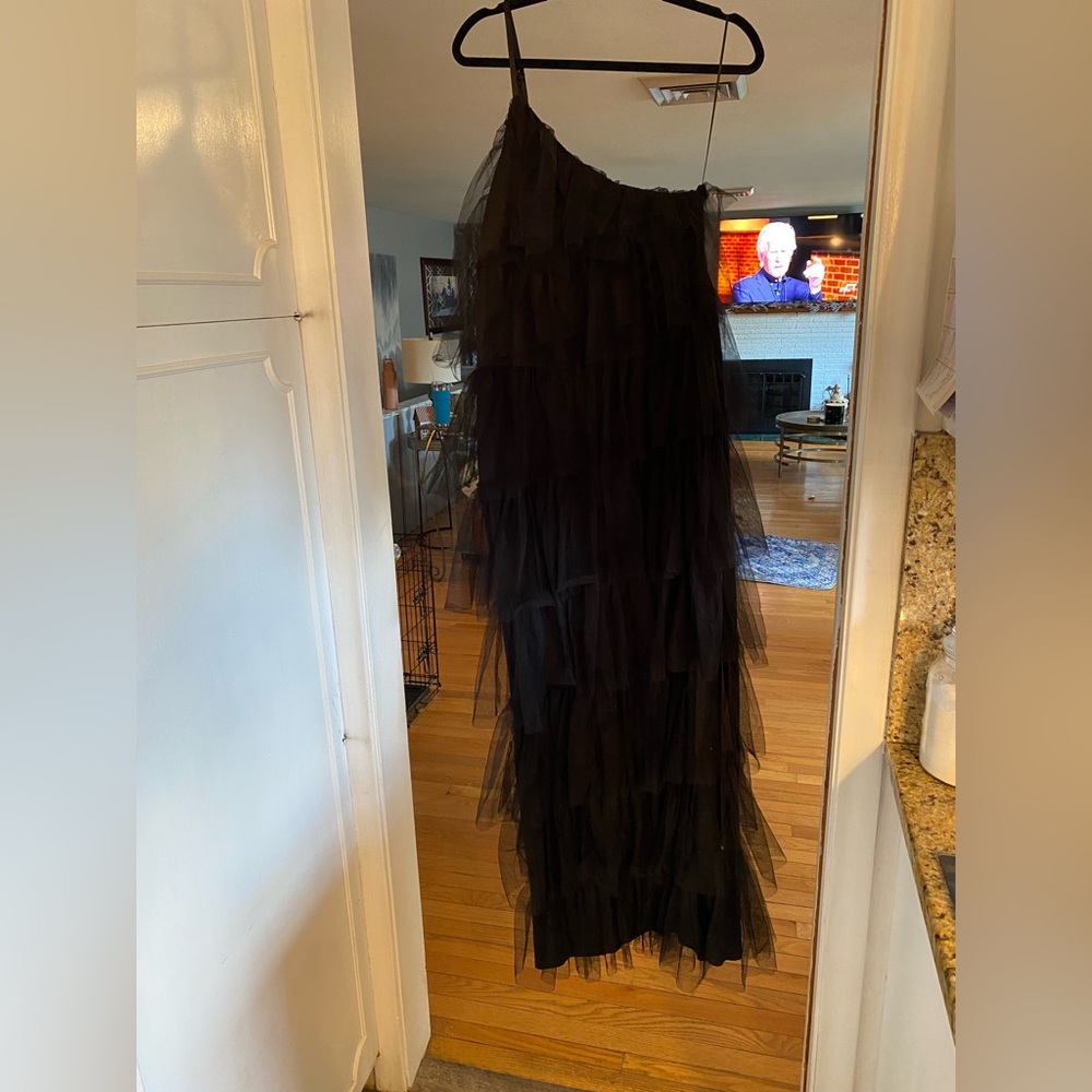 📞 NWT black ruffle dress!!